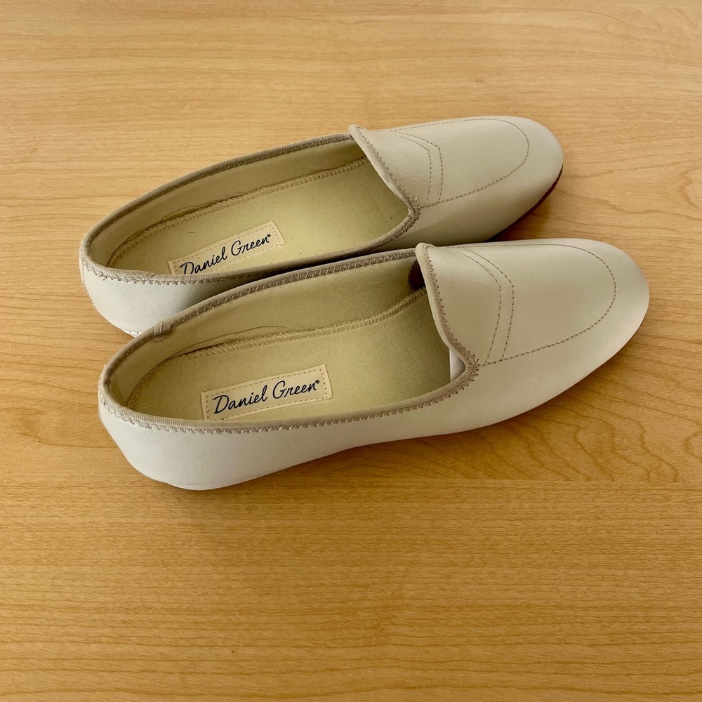 Daniel Green women’s leather loafers, never worn and light cream color - Picture 2 of 6